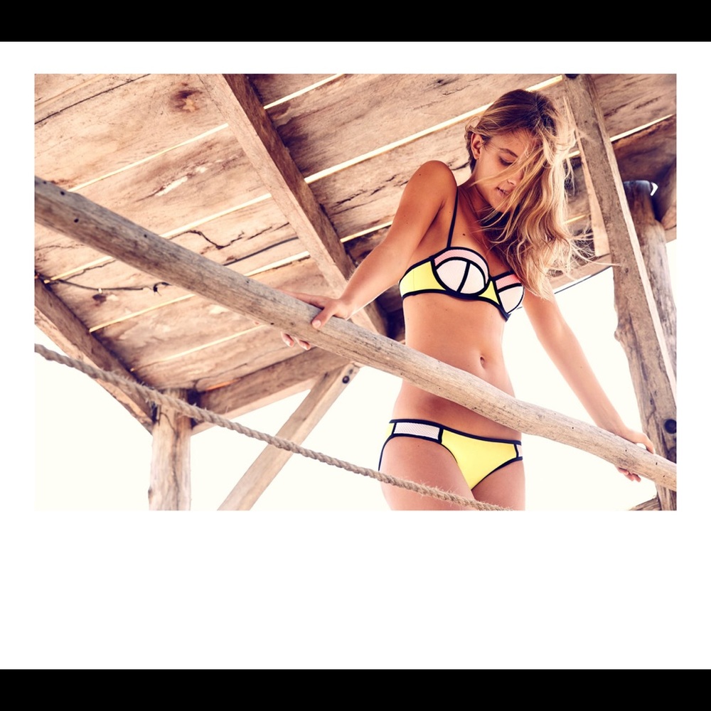 Triangle poppy marshmallow bikini top small+